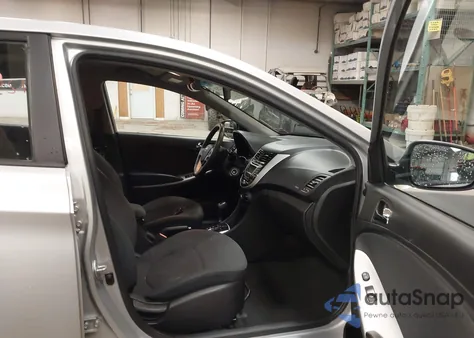 2013 Hyundai Accent Se z USA, uszkodzony, nr VIN KMHCU5AE9DU086265